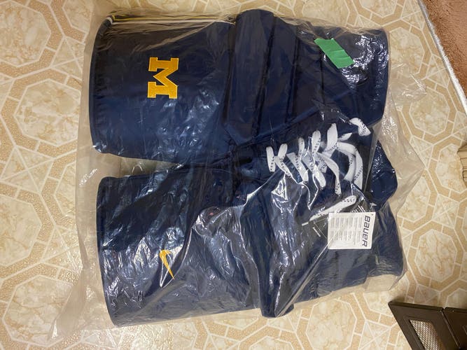 NEW With Tags: Bauer Pro - Pro Stock - XL (Michigan) Goalie Pants.