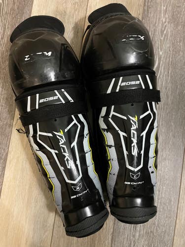 Used Sr. 14' CCM 2052 Shin Pads