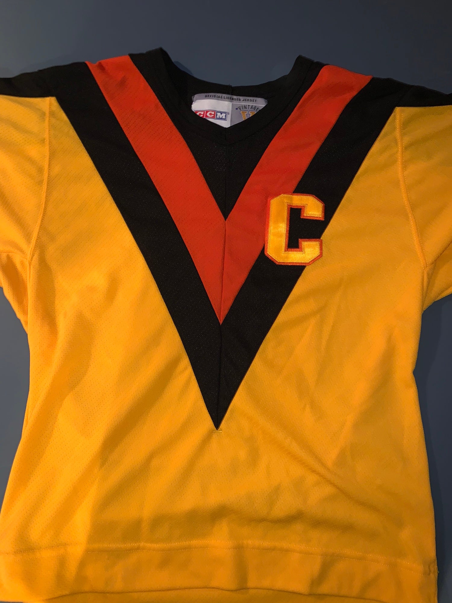 Vancouver Canucks Flying V Jersey Yellow Rare
