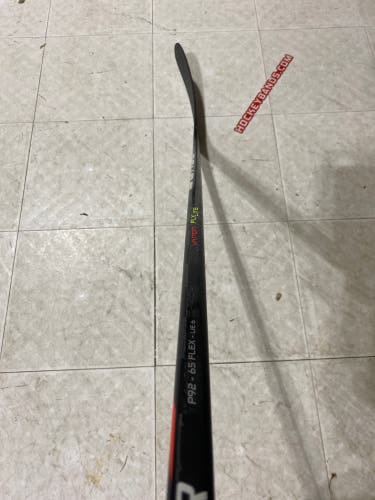 Intermediate Right Handed P92 Vapor FlyLite Hockey Stick