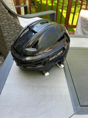 Used Medium Bauer Re-Akt 150 Helmet