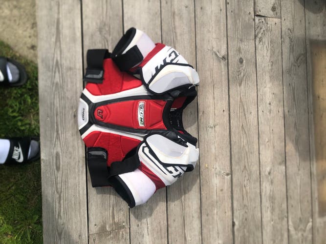 Senior Medium CCM Pro Stock U+ Shoulder Pads
