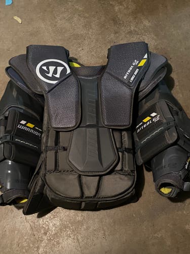 Senior Goalie Warrior G2 Large Body chest protector