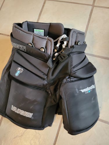 Intermediate Used Medium Vaughn Velocity VE8 Hockey Goalie Pants