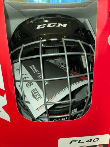New Youth Medium CCM FL40 Helmet