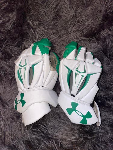 Notre Dame Under Armour Lacrosse Gloves