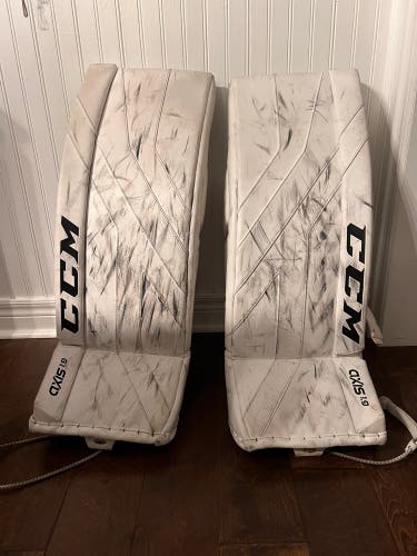31" CCM  Axis 1.9 Goalie Pads