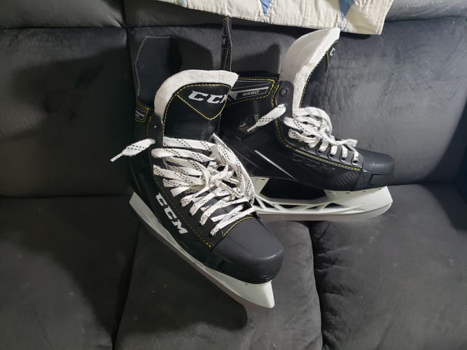 Senior CCM Super Tacks 9350 Hockey Skates - Lightly Used - Regular Width - Size 9
