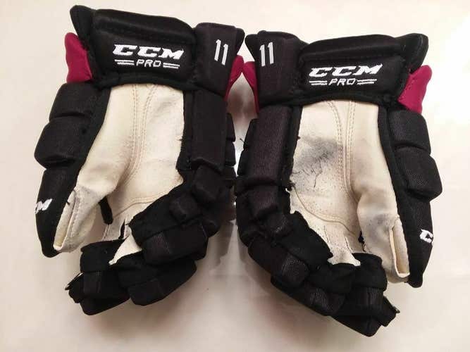Arizona Coyotes #11 Dylan Guenther worn CCM Pro gloves (2021 rookie camp) WHL Edmonton Oil Kings