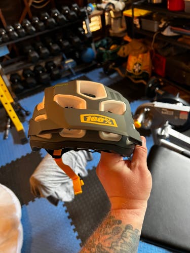 100% bike helmet L/XL
