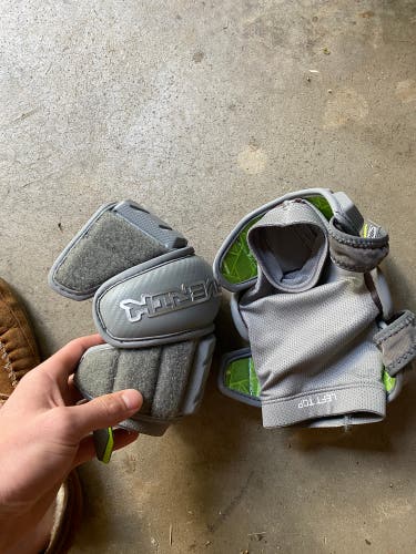 Maverick max elbow pads