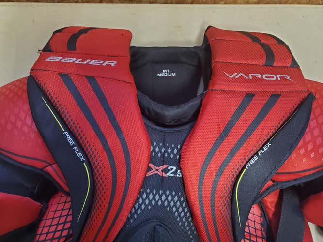 Used Medium Bauer Vapor X2.9 Goalie Chest Protector
