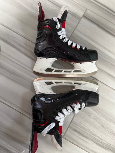 Used Bauer Size 5.5 EE Vapor X800 Hockey Skates