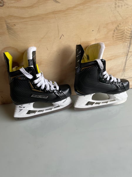 New Junior Bauer Supreme S27 Hockey Skates Size 2.5