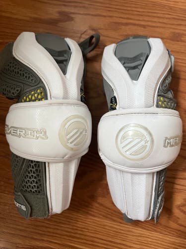 Maverick Rome Arm Guards