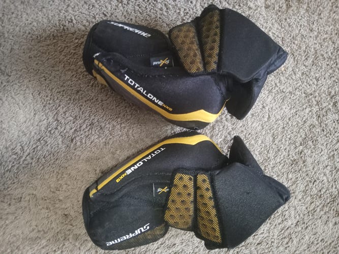 Used Medium Bauer TotalOne NXG Elbow Pads
