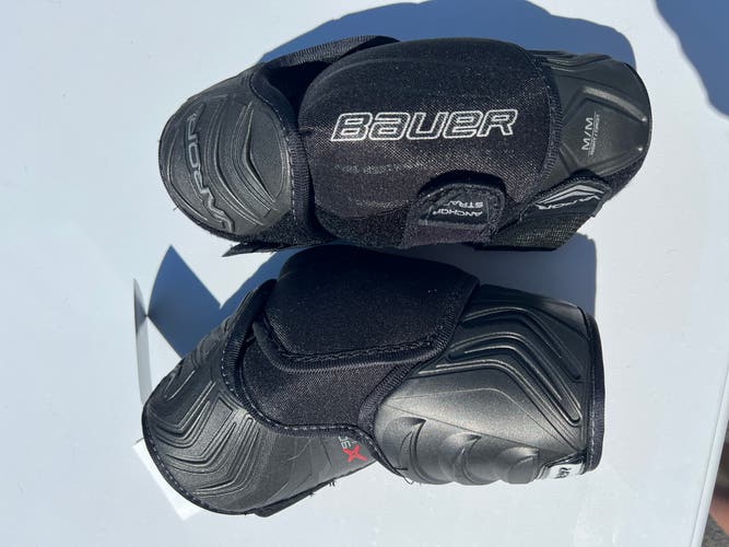 New Medium Bauer Vapor X900 Lite Elbow Pads