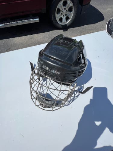 Used Medium Bauer Re-Akt 200 Helmet