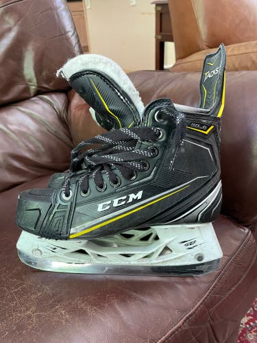 Used CCM Tacks 9090 Size 3.5