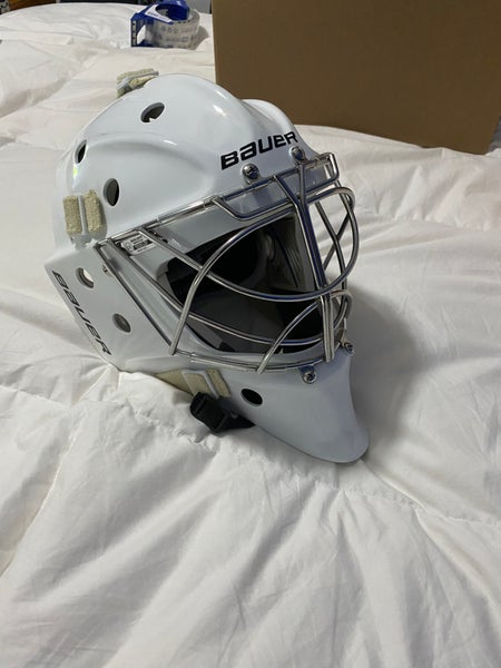 Senior Bauer 950 Goalie Mask ProCat Eye Medium