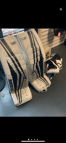 Vaughn V9 Goalie Pads