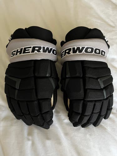 LA Kings Sher-Wood 15" Pro Stock Code V Gloves
