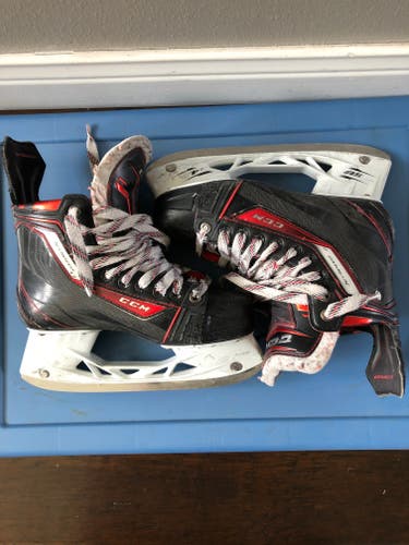 Junior Used CCM JetSpeed Hockey Skates Regular Width Size 5.5
