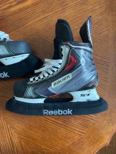 New Bauer  Size 7 Vapor APX2 Hockey Skates