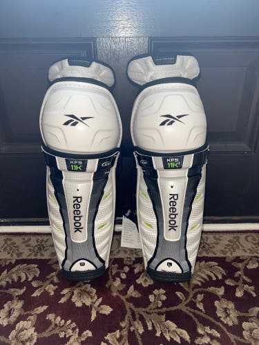 CCM 11K Shin Pads