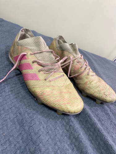 Size Men's 10.5 Adidas Nemeziz Soccer Cleats