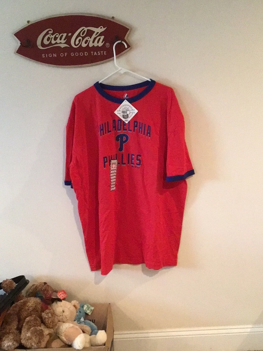 NWT-Philadelphia Phillies Majestic Cooperstown ringer classic t-shirt