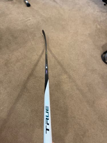 Senior Right Handed P28 Pro Stock Catalyst 9X Hockey Stick
