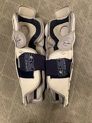 Easton Senior Hockey Shin Pads 17”