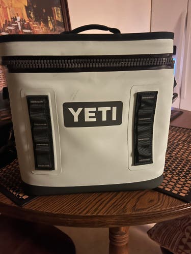 Yeti Cooler Hopper 12