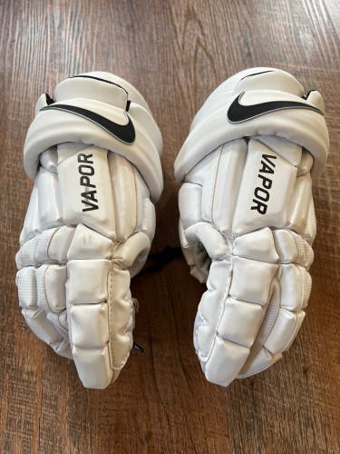 Used Player's Nike  Vapor Lacrosse Gloves Small