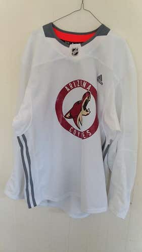 Arizona Coyotes white Adidas size 58 practice jersey (no sponsor patch) in NM condition