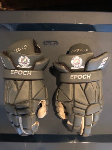 Used Player's Epoch 13" Integra LE Lacrosse Gloves