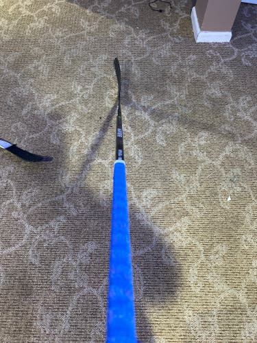 Senior Right Handed P92 Vapor Hyperlite Hockey Stick