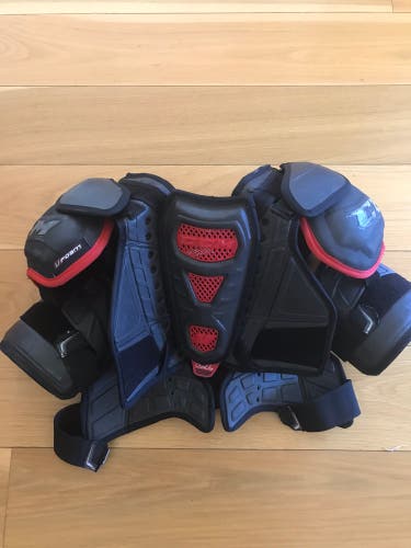 Senior Medium CCM U+ Crazy Light Shoulder Pads