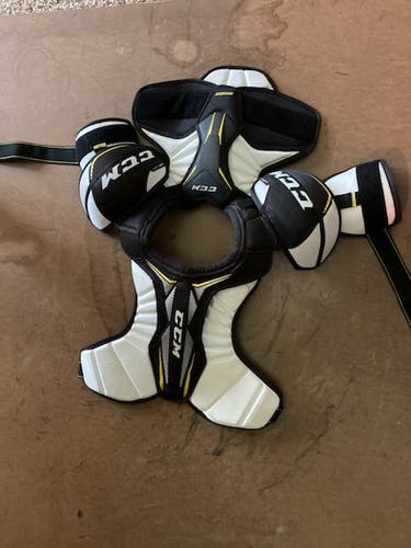 Junior Used Large CCM Tacks 9060 Shoulder Pads