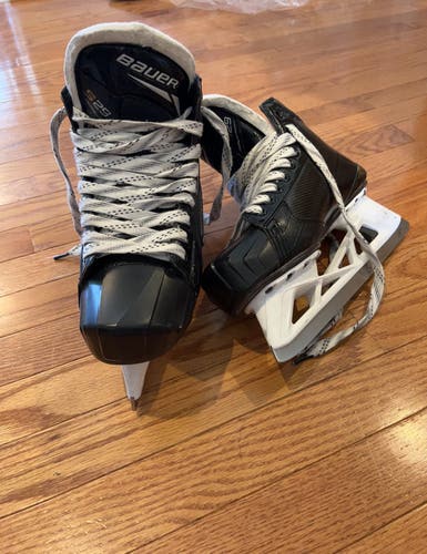 Junior Used Bauer Supreme S29 Hockey Goalie Skates Regular Width Size 5.5