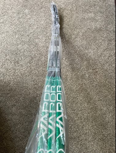 Intermediate Right Handed P92M Pro Stock Vapor Hyperlite Hockey Stick