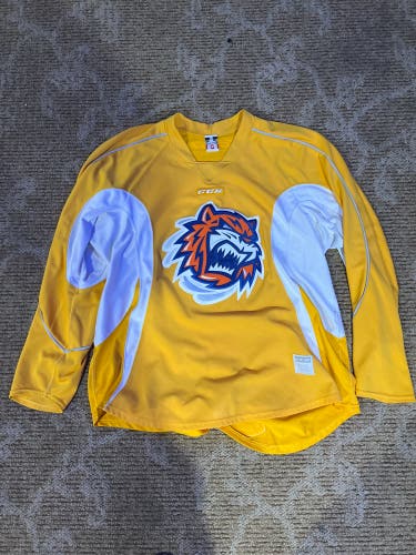 Yellow Men's Size 58 CCM Jersey