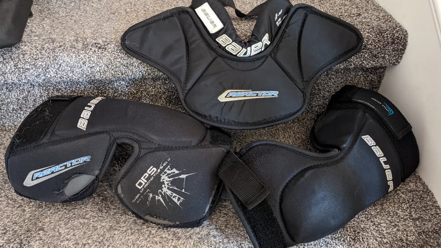 Used Bauer Reactor Goalie Knee/thigh and neck protector lads