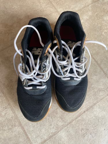 Black Men's Size 7.5 (Women's 8.5) New Balance Shoes