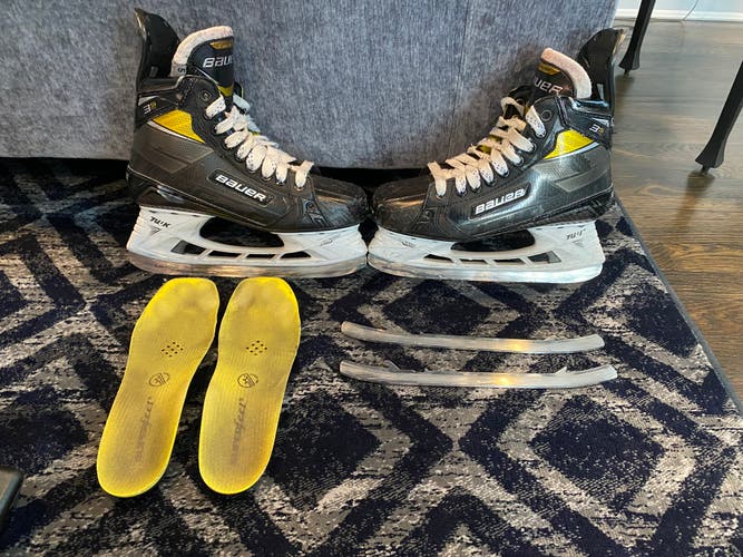 Junior Used Bauer Supreme 3S Pro Hockey Skates Int. Size 5, Superfeet, & 2ndset LS Pulse blades