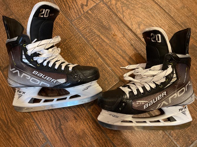 Bauer Pro Stock Size 9.5 Vapor Hyperlite Hockey Skates