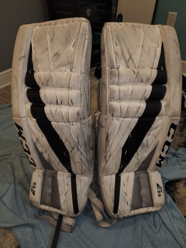 Used 31" CCM Extreme Flex E3.9 Goalie Leg Pads