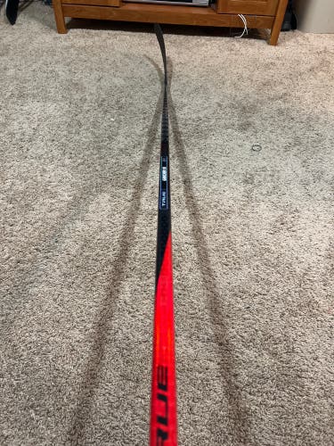 Senior Right Handed P28M Pro Stock Catalyst 9X Hockey Stick