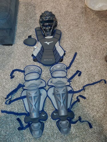 Used Mizuno Samurai Catcher's Set